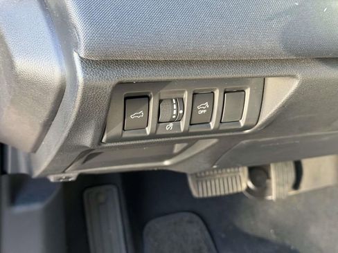 Used 2025 Subaru Outback Premium image 19