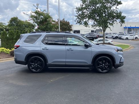 Certified 2025 Honda Pilot Black Edition image 11
