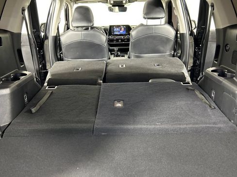 Used 2022 Toyota Highlander XLE FWD image 23