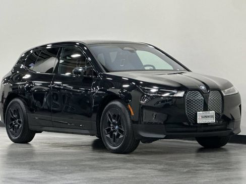 Used 2024 BMW iX xDrive50 w/ Premium Package AWD/4WD image 2