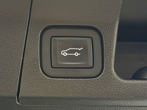 Used 2022 GMC Acadia SLE w/ Driver Convenience Package image 17