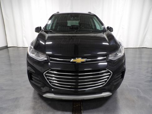 Used 2021 Chevrolet Trax LT w/ Premium Seat Package image 2