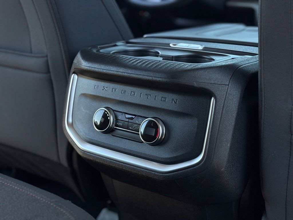 Used 2025 Ford Expedition Max Active AWD/4WD image 19