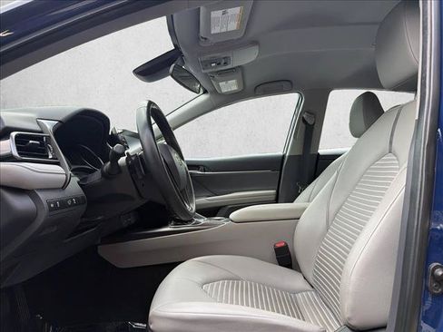 Used 2023 Toyota Camry SE FWD image 11
