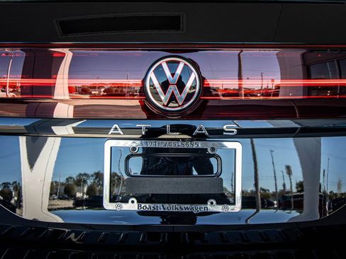 New 2026 Volkswagen Atlas Peak Edition image 18