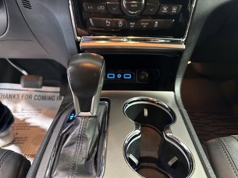 Used 2020 Jeep Grand Cherokee Altitude image 20