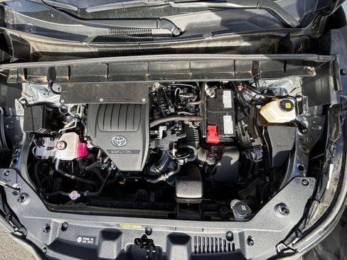 Used 2025 Toyota Highlander LE image 34