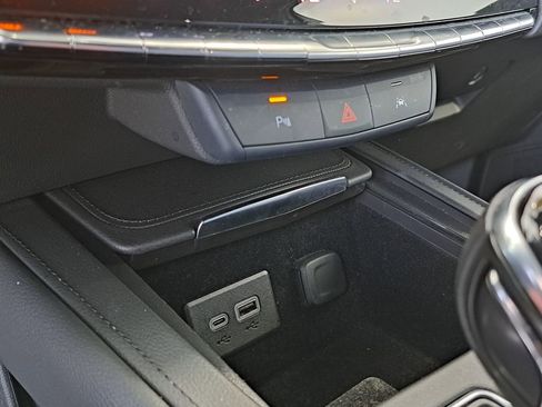 Used 2024 Cadillac XT4 Premium Luxury image 16