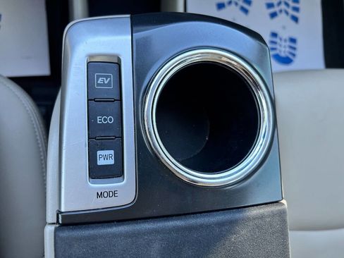 Used 2013 Toyota Prius V Two image 23