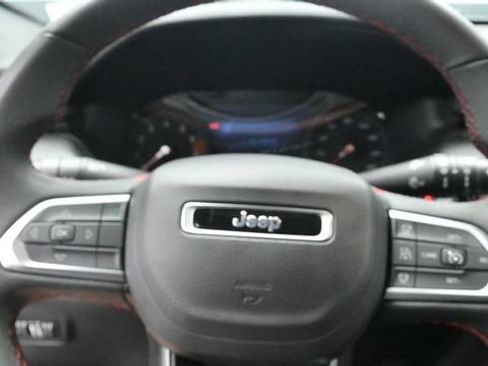 Used 2025 Jeep Compass Trailhawk AWD/4WD image 14