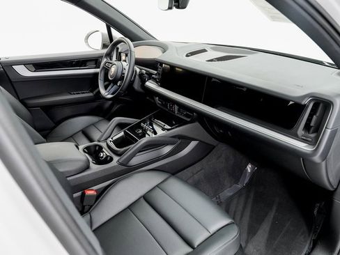 Certified 2025 Porsche Cayenne image 22