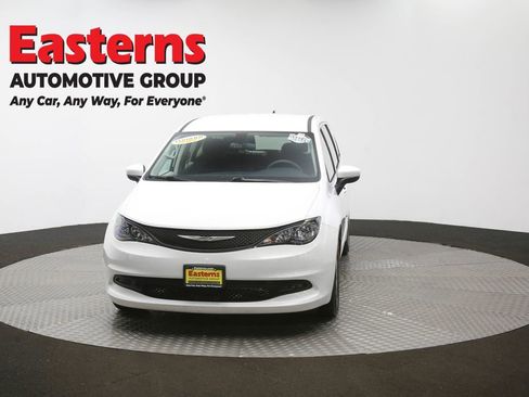 Used 2022 Chrysler Voyager LX image 50