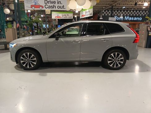 Used 2024 Volvo XC60 B5 Plus w/ Protection Package Premier AWD/4WD image 16