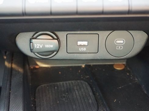 Used 2024 Hyundai Elantra SEL w/ Convenience Package image 16