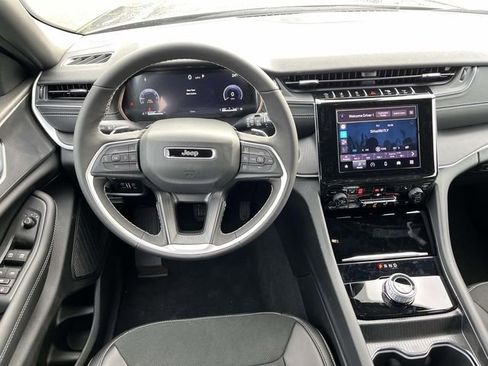 New 2025 Jeep Grand Cherokee image 12