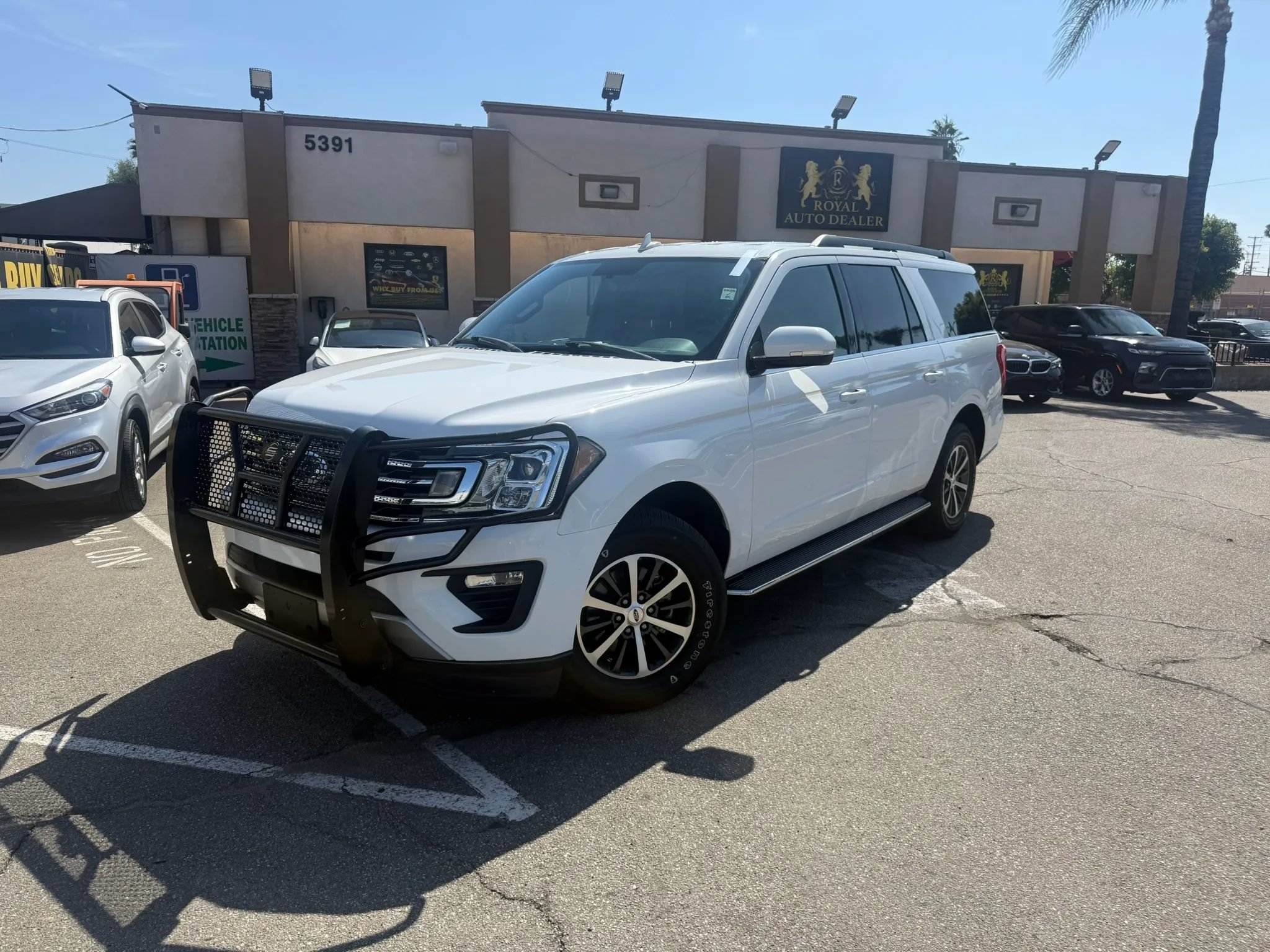 Used 2018 Ford Expedition Max XLT w/ Equipment Group 202A AWD/4WD image 1