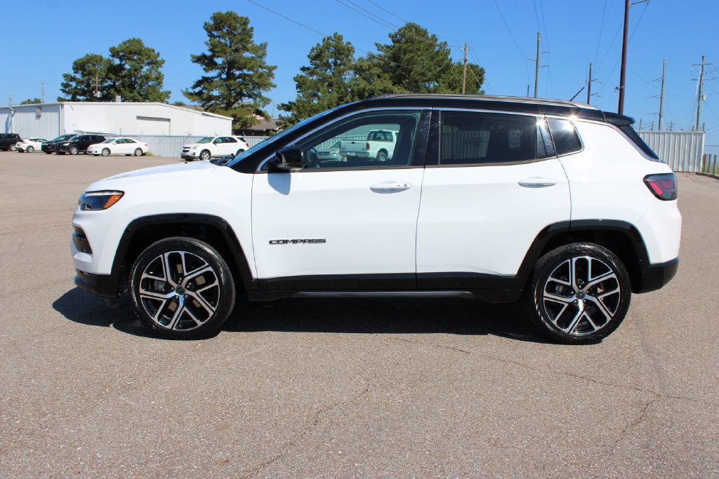 Used 2025 Jeep Compass Limited w/ Elite Group AWD/4WD image 3