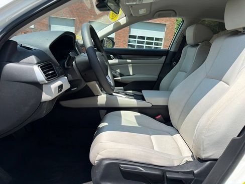 Used 2018 Honda Accord LX image 14