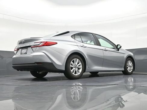 Used 2025 Toyota Camry LE w/ Convenience Package FWD image 27