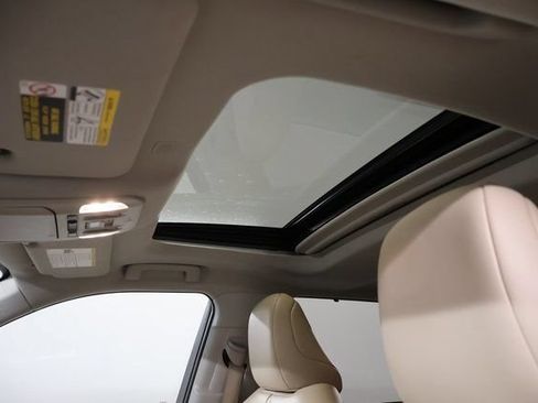 Used 2022 Toyota Highlander XLE AWD/4WD image 14