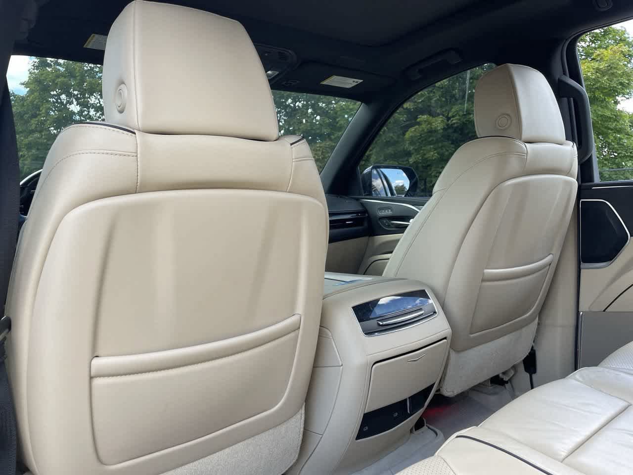 Used 2021 Cadillac Escalade ESV Premium Luxury AWD/4WD image 21