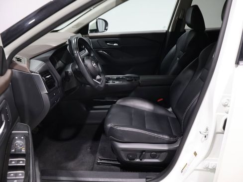 Used 2023 Nissan Rogue SL w/ SL Premium Package image 12