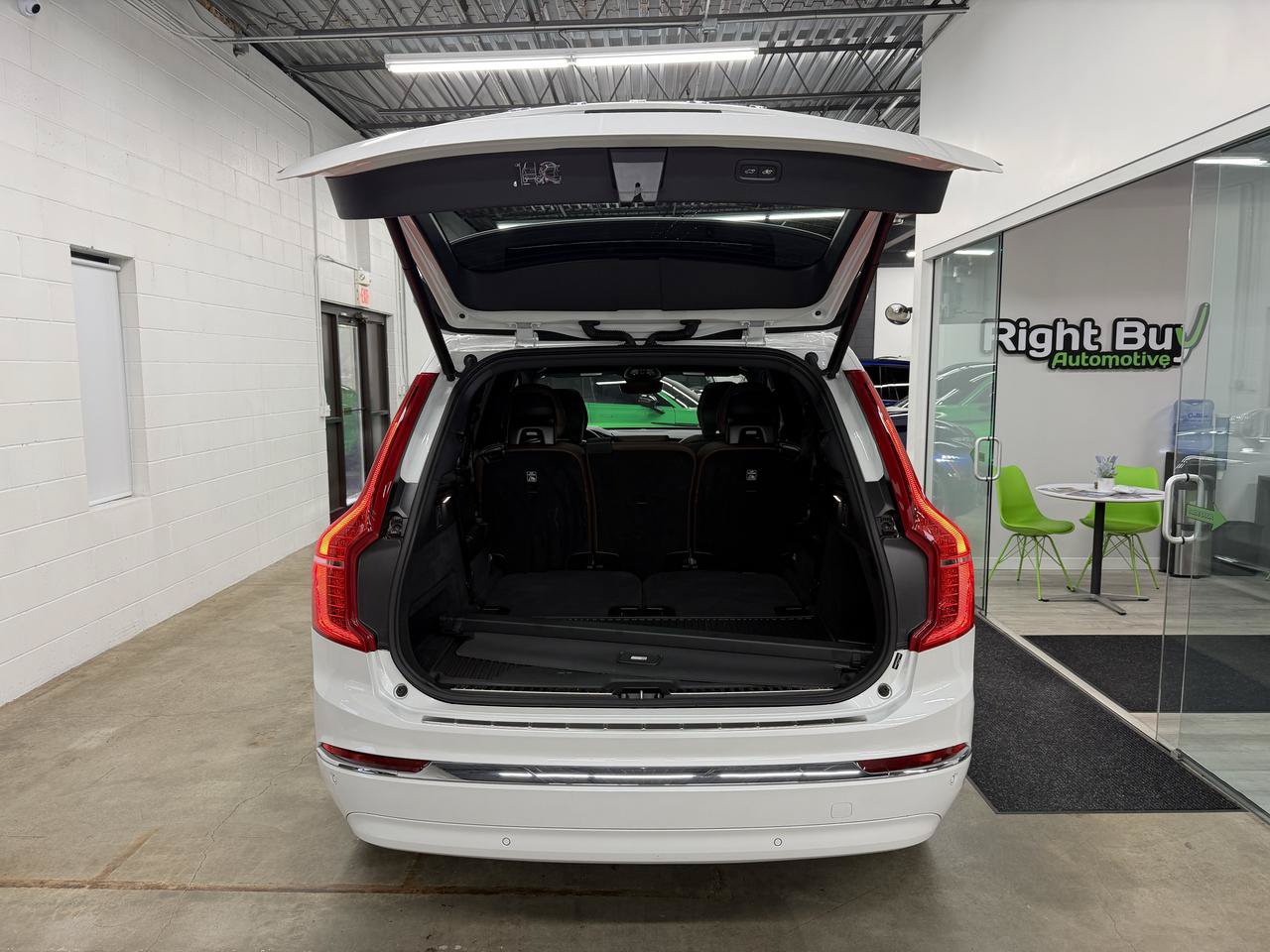 Used 2025 Volvo XC90 B6 Ultra w/ Protection Package Premier AWD/4WD image 20