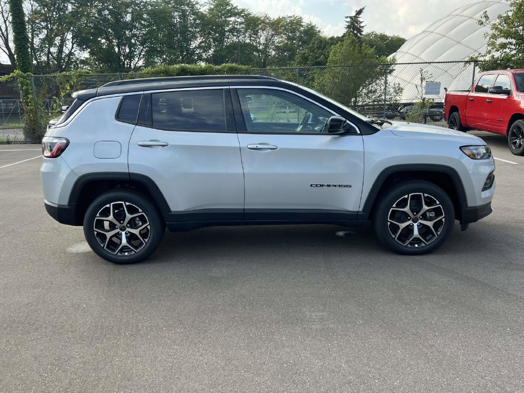 Used 2026 Jeep Compass Limited w/ Sun, Sound & Navigation Group AWD/4WD image 7