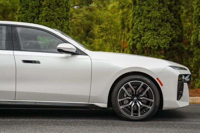 Used 2024 BMW i7 xDrive60 AWD/4WD image 10