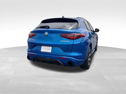 Used 2022 Alfa Romeo Stelvio Veloce AWD/4WD image 5