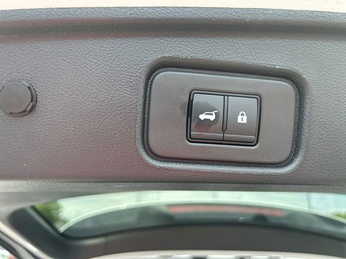 Used 2025 Nissan Pathfinder SL AWD/4WD image 30