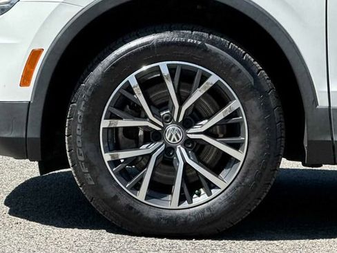 Used 2020 Volkswagen Tiguan SE w/ Panoramic Sunroof Package AWD/4WD image 26