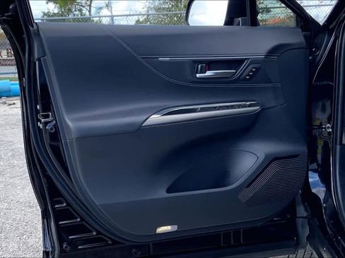 Certified 2024 Toyota Venza XLE image 21