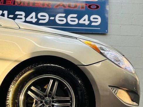 Used 2012 Hyundai Sonata Hybrid w/ Leather Pkg image 9