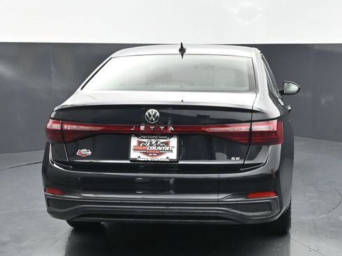 Used 2026 Volkswagen Jetta SE FWD image 5
