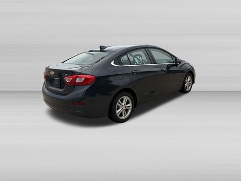Used 2018 Chevrolet Cruze LT FWD image 4