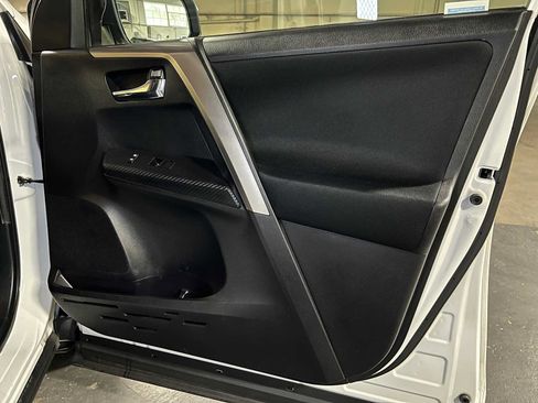 Used 2014 Toyota RAV4 XLE AWD/4WD image 10