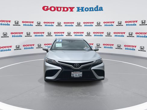 Used 2023 Toyota Camry SE w/ Convenience Package FWD image 3