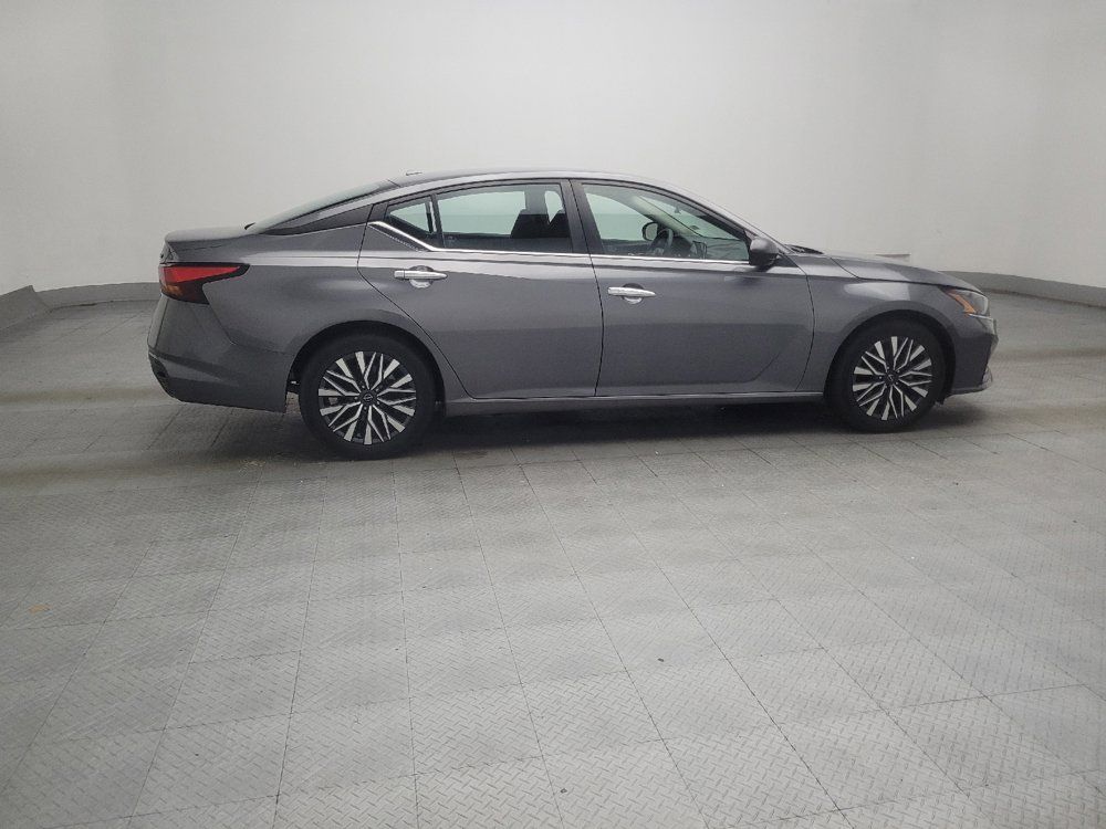 Used 2024 Nissan Altima 2.5 SV FWD image 10