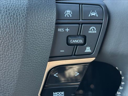 Used 2025 Toyota Crown XLE image 23