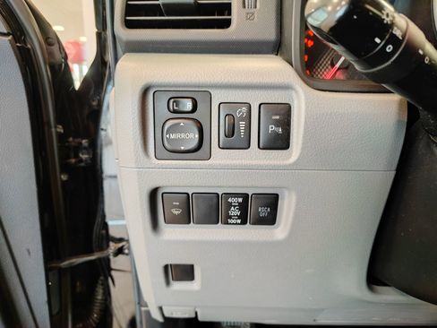 Used 2011 Toyota 4Runner SR5 w/ Convenience Pkg image 11