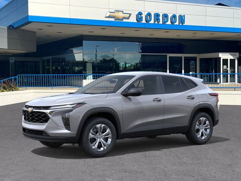 New 2026 Chevrolet Trax LS image 2