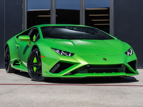 Used 2022 Lamborghini Huracan EVO image 2