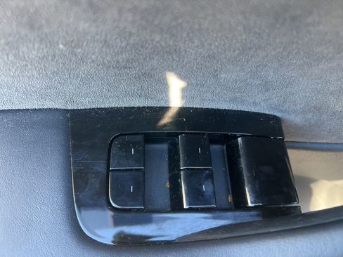 Used 2021 Tesla Model Y Long Range image 18