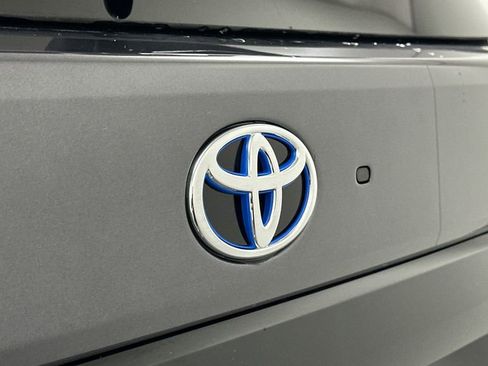 Used 2024 Toyota Sequoia SR5 w/ SR5 Premium Package AWD/4WD image 19