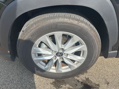 Used 2026 Toyota Corolla Cross LE FWD image 9