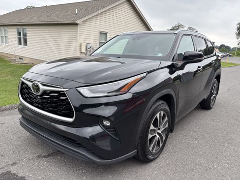 Used 2021 Toyota Highlander XLE AWD/4WD image 7