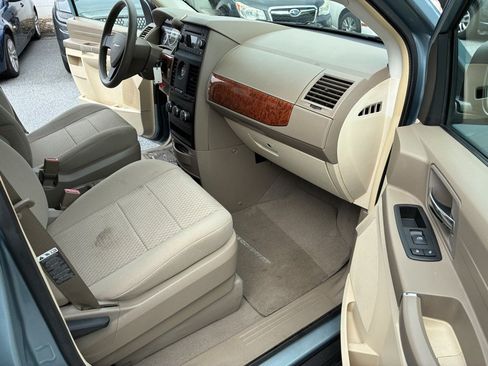 Used 2008 Chrysler Town & Country LX FWD image 17