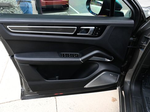 Used 2021 Porsche Cayenne Turbo AWD/4WD image 20