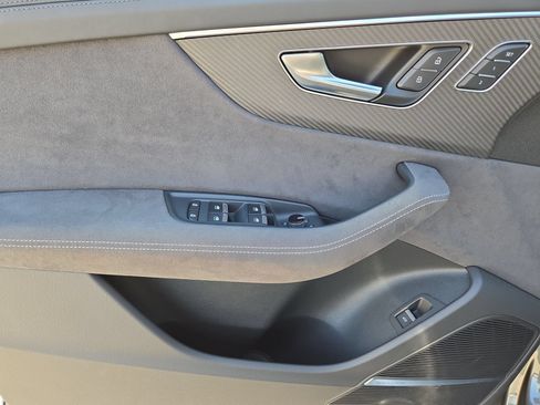Certified 2025 Audi RS Q8 performance AWD/4WD image 15